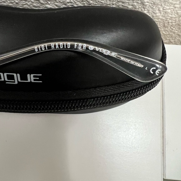 Vogue 2 pair of sunglasses - Picture 10 of 11